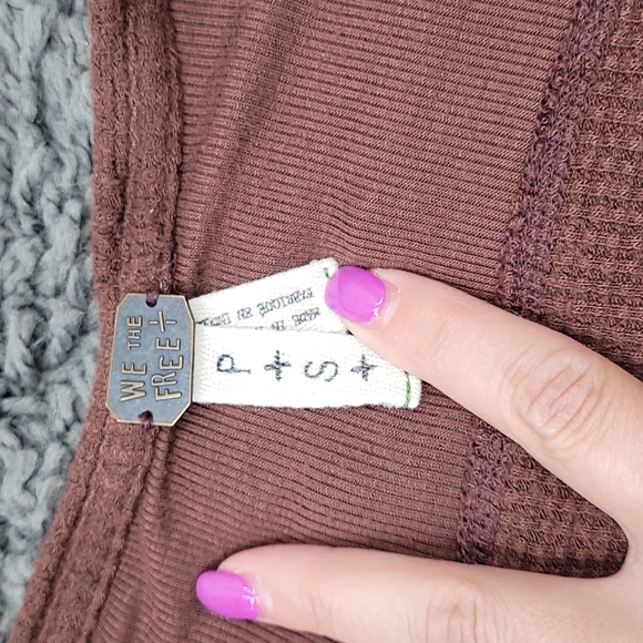 {We the free} p + s Long sleeve grunge look "destroyed" top - Picture 6 of 6